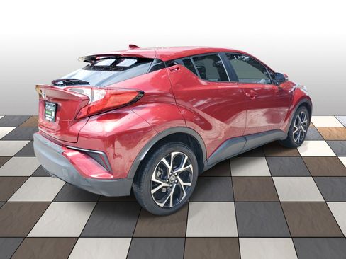 Used 2018 Toyota C-HR XLE image 4