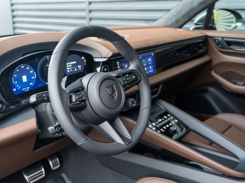 New 2026 Porsche Macan Turbo Electric AWD/4WD image 4