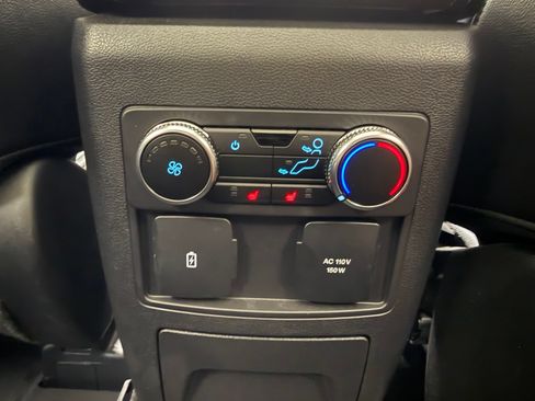 Used 2024 Ford Explorer Limited w/ Limited Technology Package RWD image 30