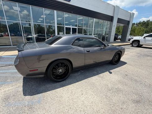 Used 2014 Dodge Challenger SXT RWD image 5