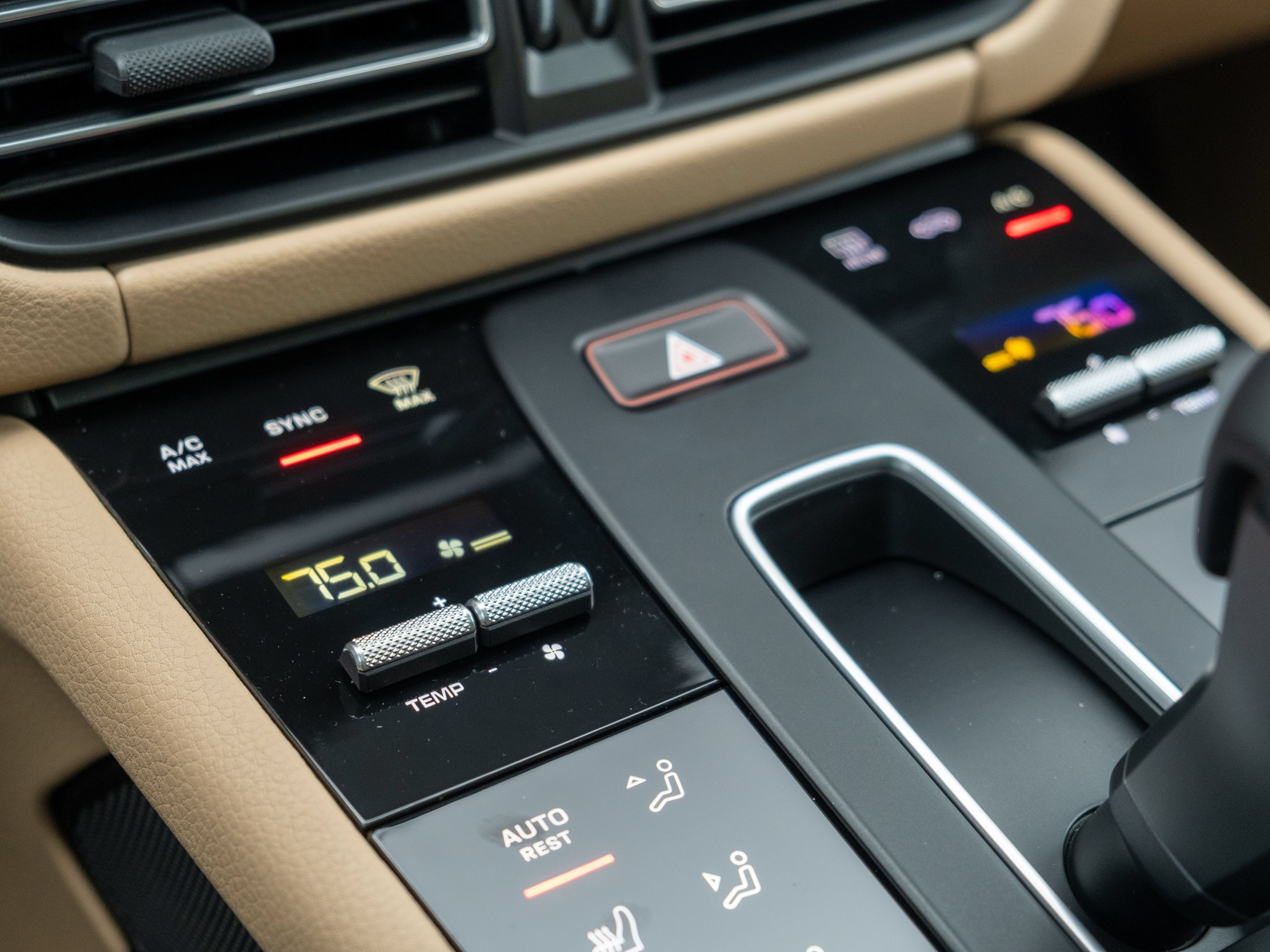 Certified 2026 Porsche Macan AWD/4WD image 32