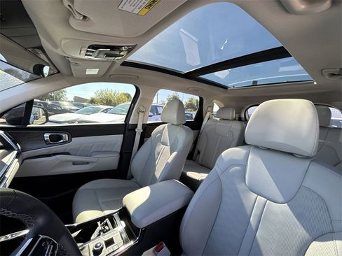Used 2025 Kia Sorento SX image 22