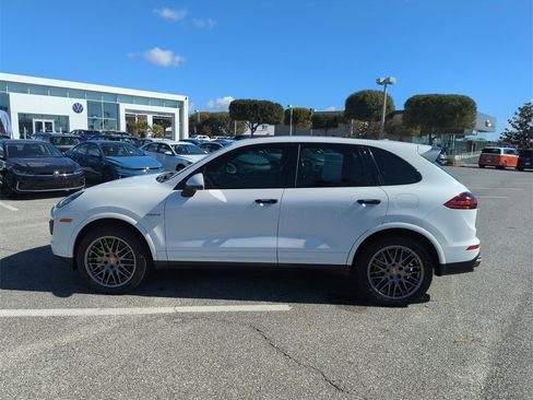 Used 2017 Porsche Cayenne S Platinum image 11