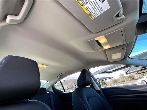 Used 2025 Nissan Altima 2.5 SV image 13