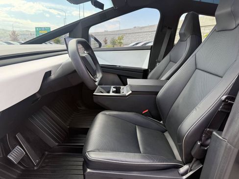 Used 2024 Tesla Cybertruck AWD Crew Cab image 13