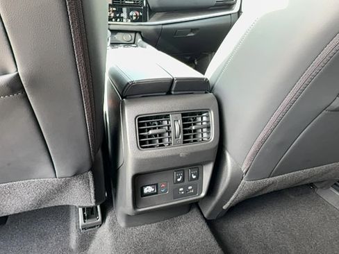 Used 2023 Nissan Rogue Platinum w/ Platinum Premium Package image 16