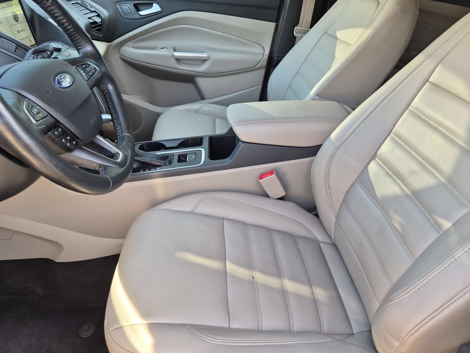 Used 2017 Ford Escape SE w/ SE Leather Comfort Package AWD/4WD image 17