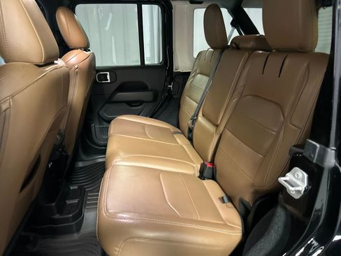Used 2022 Jeep Wrangler Unlimited Sahara w/ Cold Weather Group AWD/4WD image 23