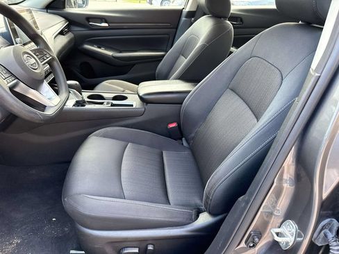Used 2025 Nissan Altima 2.5 SV FWD image 16