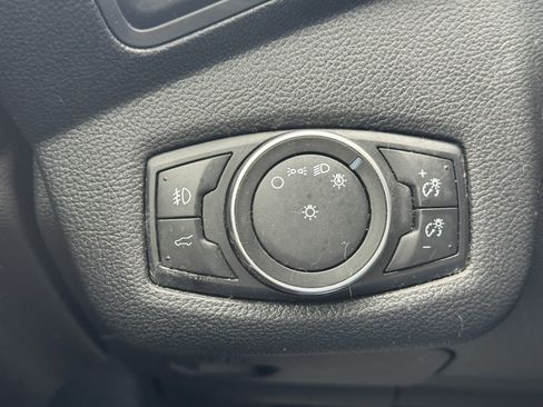 Used 2019 Ford Escape SE FWD image 18