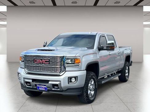 Used 2018 GMC Sierra 3500 Denali w/ Duramax Plus Package AWD/4WD image 9