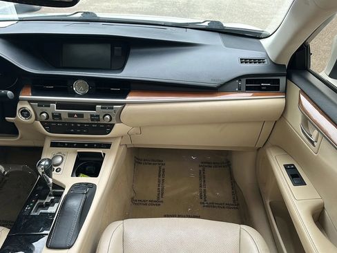 Used 2015 Lexus ES 300h w/ Navigation System Package FWD image 29