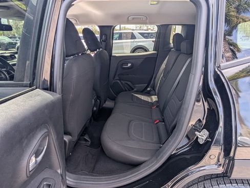 Used 2019 Jeep Renegade Latitude FWD image 10