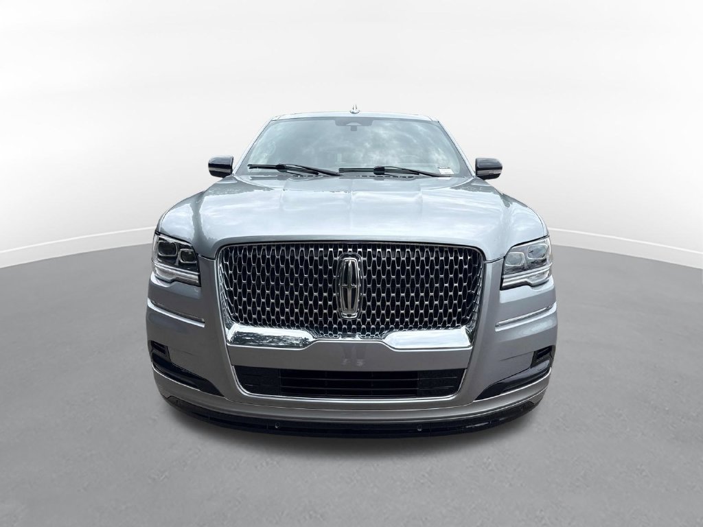 Used 2023 Lincoln Navigator Reserve AWD/4WD image 3