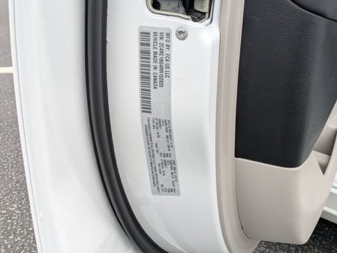 Certified 2024 Chrysler Pacifica Touring-L image 37