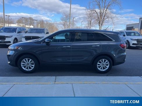 Used 2019 Kia Sorento LX image 4