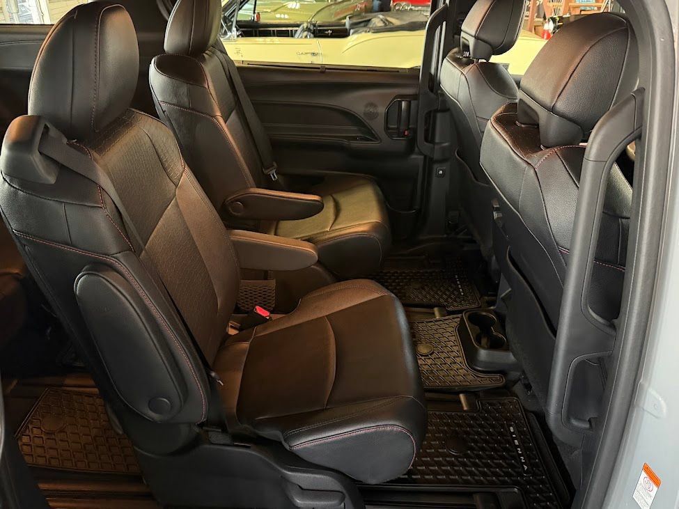 Used 2025 Toyota Sienna XSE AWD/4WD image 14