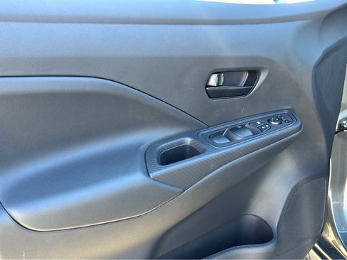 Used 2025 Nissan Versa S w/ Trunk Package image 13