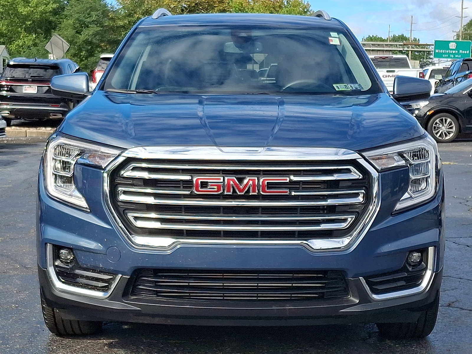 Used 2024 GMC Terrain SLT AWD/4WD image 2