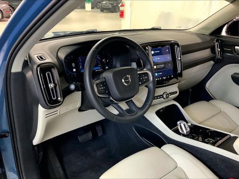Used 2023 Volvo XC40 B5 Ultimate w/ Protection Package Premier image 18