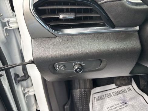 Used 2023 Chevrolet Traverse LT image 19