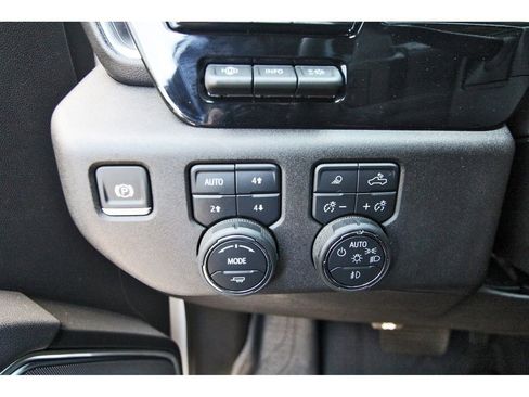 Used 2025 Chevrolet Silverado 1500 High Country w/ High Country Premium Package AWD/4WD image 18