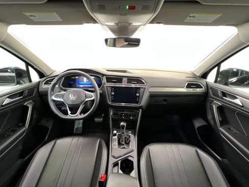 Used 2024 Volkswagen Tiguan SE image 10