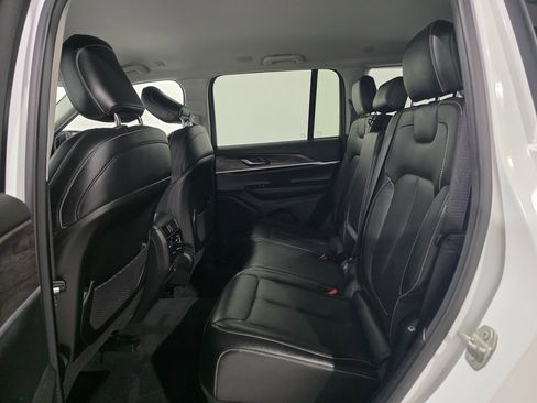 Used 2023 Jeep Grand Cherokee Limited image 21