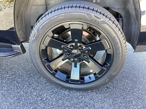 Used 2019 GMC Yukon SLT w/ Graphite Performance Edition image 10