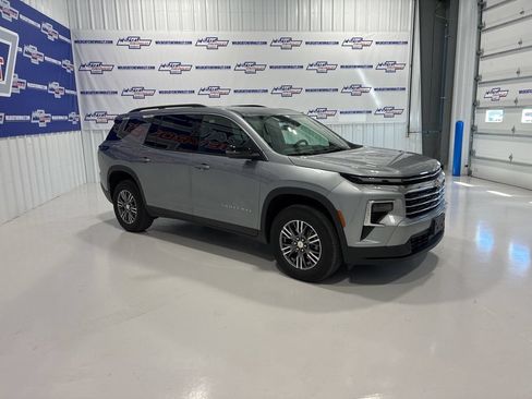 Used 2026 Chevrolet Traverse LT AWD/4WD image 7