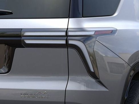 New 2026 Chevrolet Traverse High Country FWD image 11