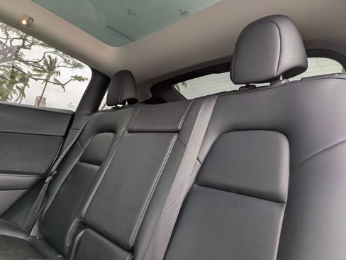 Used 2022 Tesla Model Y Performance image 16