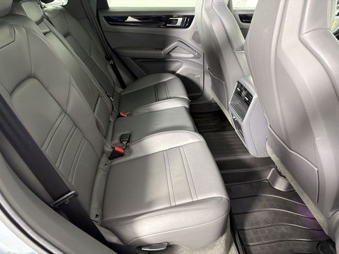 Certified 2021 Porsche Cayenne w/ Premium Package AWD/4WD image 30