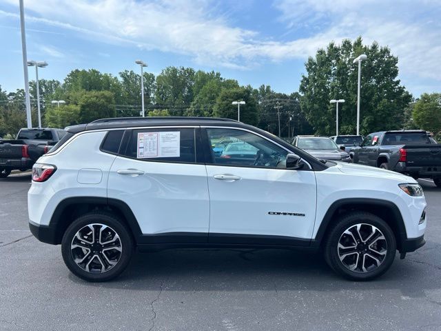 Used 2022 Jeep Compass Limited AWD/4WD image 5