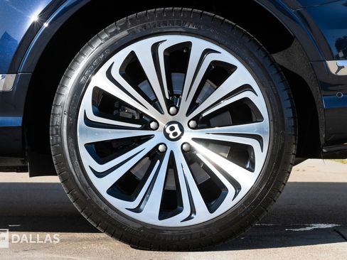 Used 2022 Bentley Bentayga image 9