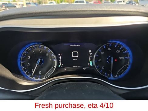 Used 2023 Chrysler Pacifica Limited w/ S Appearance Package image 9