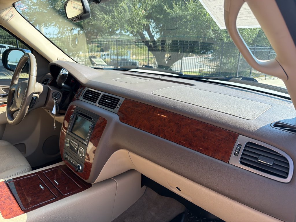 Used 2010 Chevrolet Suburban LTZ AWD/4WD image 41