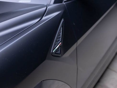 Used 2024 Lamborghini Urus Performante AWD/4WD image 3