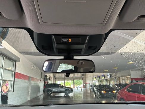 Used 2025 Nissan Rogue SV FWD image 18
