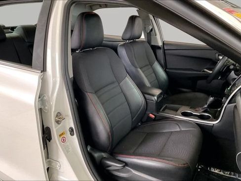 Used 2016 Toyota Camry SE FWD image 19