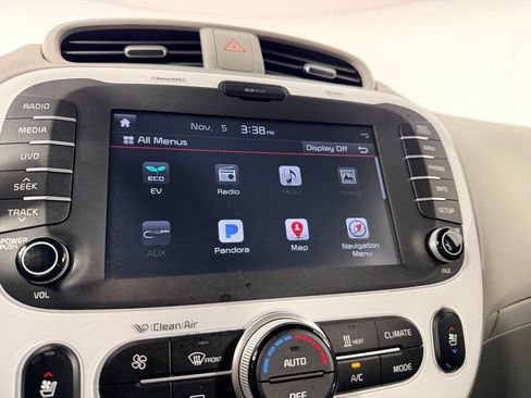 Used 2017 Kia Soul EV + w/ Sun & Fun Package image 24