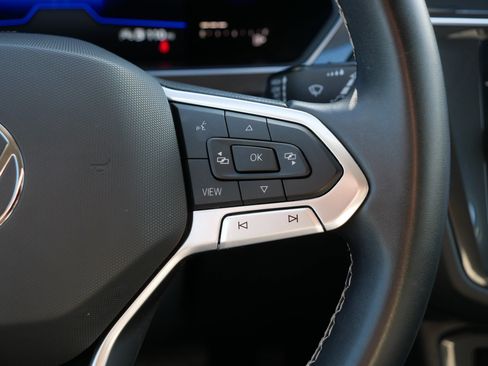 Used 2022 Volkswagen Tiguan SE image 30