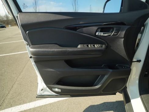 Used 2019 Honda Pilot Touring image 14