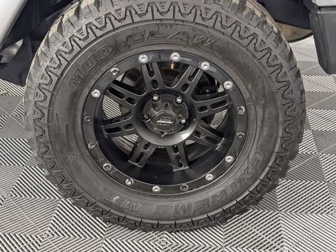 Used 2018 Jeep Wrangler Unlimited Sahara image 8