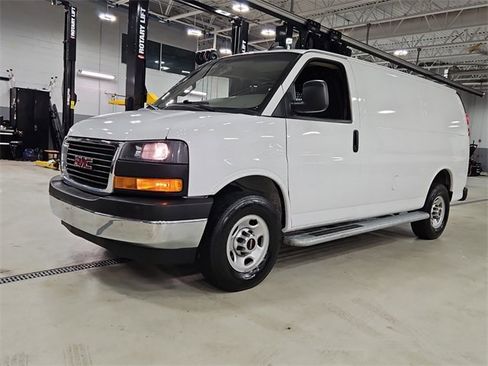 Used 2024 GMC Savana 2500 w/ Driver Convenience Package image 4