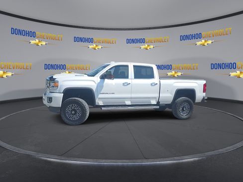 Used 2018 GMC Sierra 2500 Denali w/ Duramax Plus Package AWD/4WD image 9