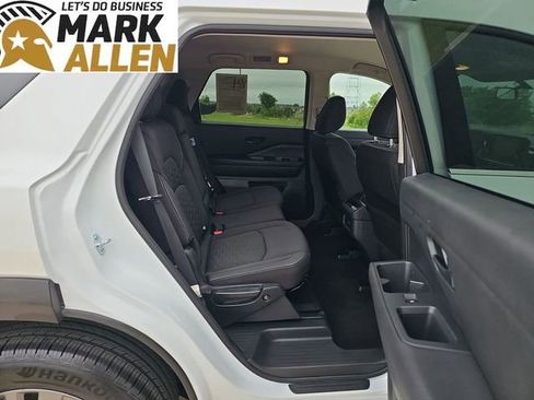 Used 2025 Nissan Pathfinder SV FWD image 26