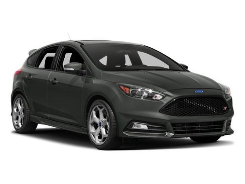 Used 2017 Ford Focus ST w/ Equipment Group 401A image 6