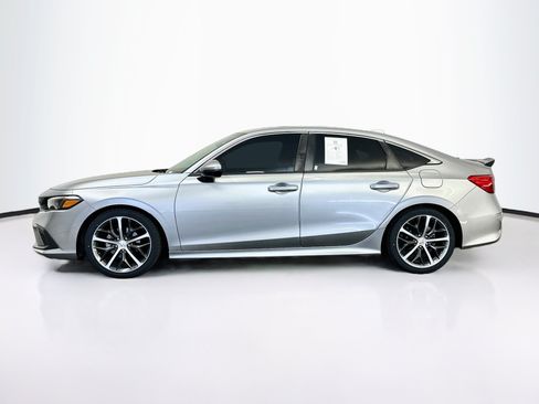 Used 2023 Honda Civic Touring image 4