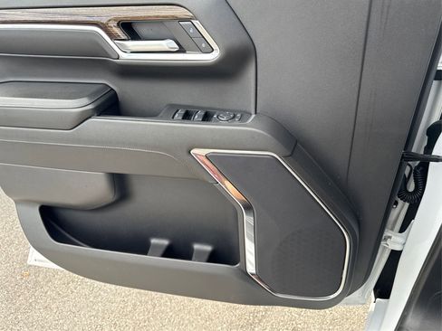 Used 2024 GMC Sierra 1500 Elevation image 25